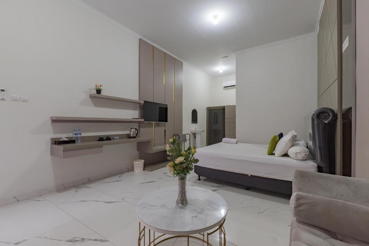 Urbanview Hotel Khayrizsan Tasikmalaya By Reddoorz Exterior photo