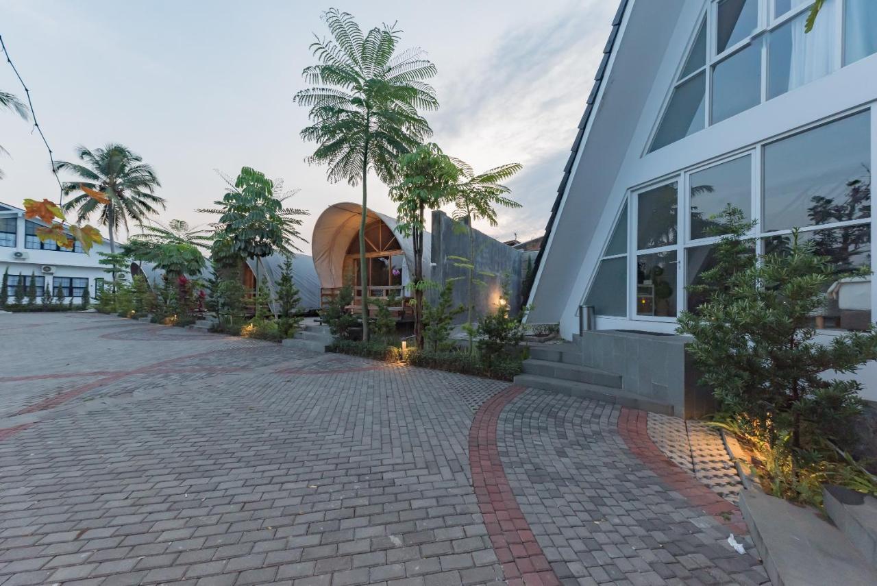 Urbanview Hotel Khayrizsan Tasikmalaya By Reddoorz Exterior photo